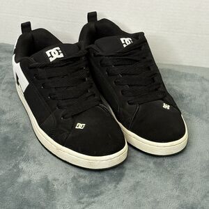 DC Shoes Men's Court Graffik Skateboarding Sneaker Low Black/White Size 10